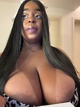 Snapshot of latinababyy chatting on November 2, 5:43 am latinababyy online show from November 2, 5:43 am