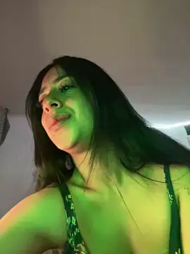 Snapshot of CieloTaylor chatting on December 6, 11:57 pm CieloTaylor online show from December 6, 11:57 pm