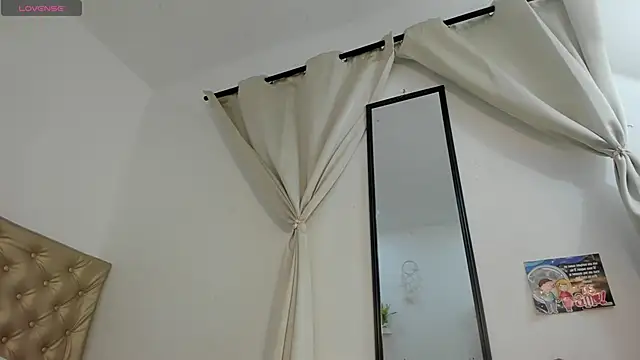 Alessiiaa  online show from November 22, 1:43 pm