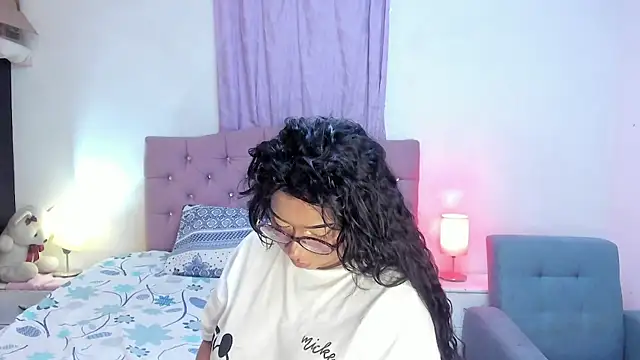 Snapshot of Latinabombsheell chatting on June 21, 4:37 am Latinabombsheell online show from June 21, 4:37 am