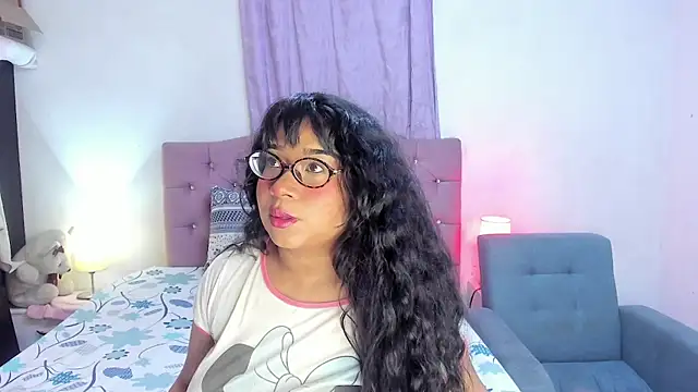 Snapshot of Latinabombsheell chatting on June 30, 6:47 am Latinabombsheell online show from June 30, 6:47 am