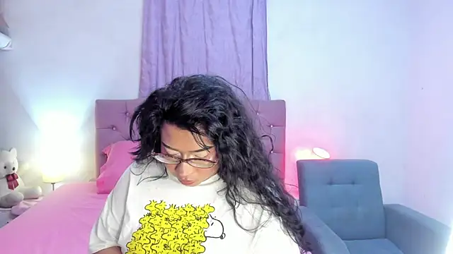 Snapshot of Latinabombsheell chatting on July 14, 6:24 pm Latinabombsheell online show from July 14, 6:24 pm