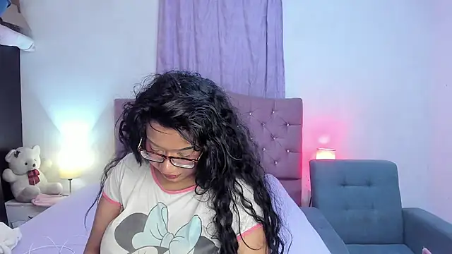 Snapshot of Latinabombsheell chatting on July 18, 4:49 am Latinabombsheell online show from July 18, 4:49 am
