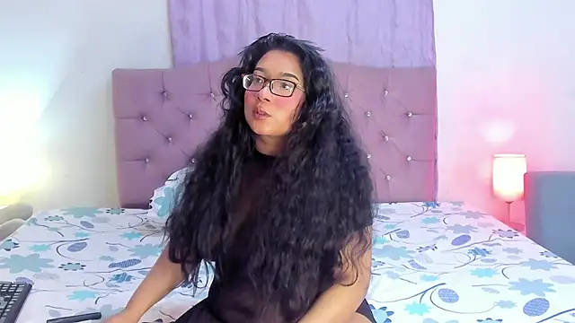 Snapshot of Latinabombsheell chatting on July 26, 5:26 am Latinabombsheell online show from July 26, 5:26 am