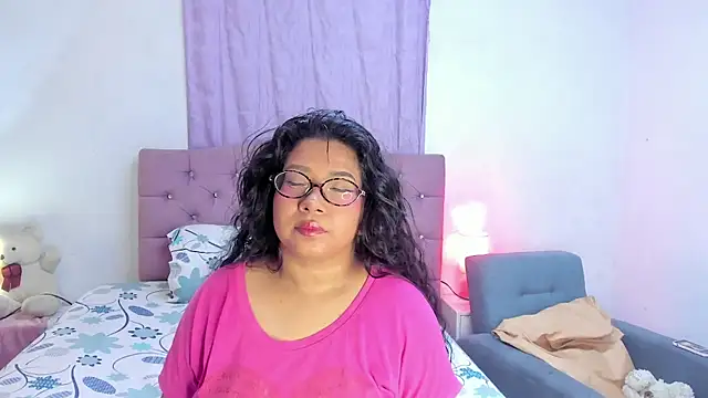 Snapshot of Latinabombsheell chatting on July 31, 4:45 am Latinabombsheell online show from July 31, 4:45 am