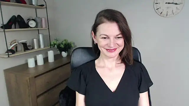 VivianWILD online show from January 27, 11:00 am