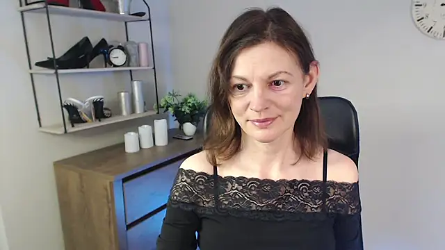 VivianWILD online show from February 24, 7:00 am