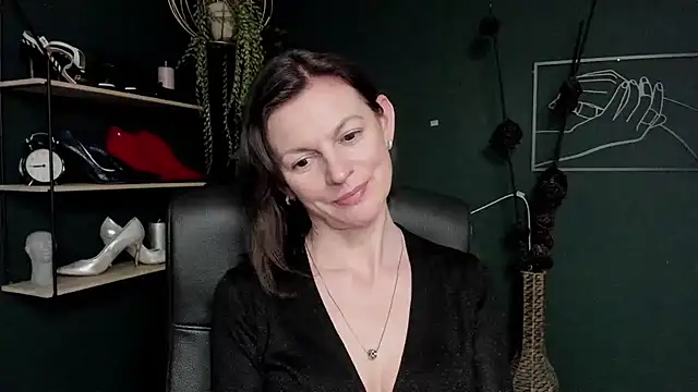 VivianWILD online show from March 14, 4:30 pm