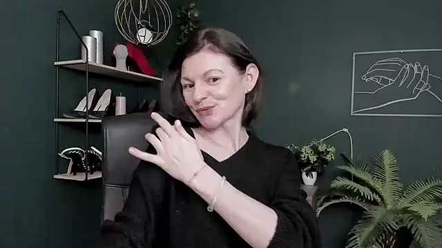 VivianWILD online show from March 6, 6:43 am