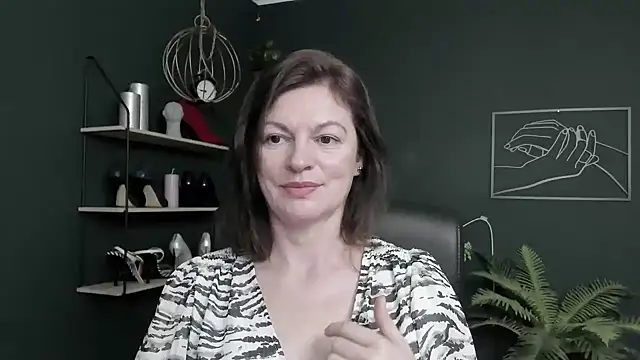 VivianWILD online show from June 18, 6:35 am