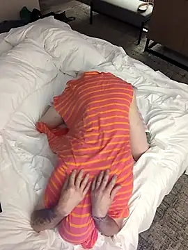 Snapshot of nickybaby chatting on October 24, 5:04 am nickybaby online show from October 24, 5:04 am