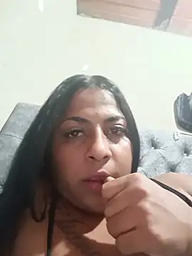 Snapshot of Giselabrunette25 chatting on June 18, 5:41 am Giselabrunette25 online show from June 18, 5:41 am