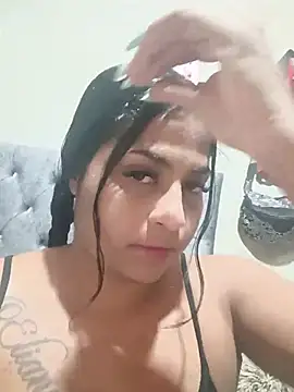 Snapshot of Giselabrunette25 chatting on July 29, 1:59 am Giselabrunette25 online show from July 29, 1:59 am