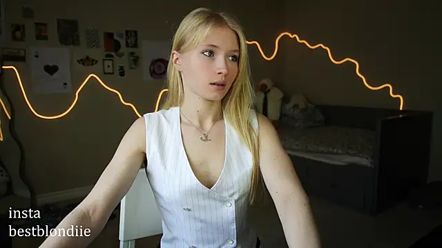 bestblonde online show from March 3, 5:50 pm