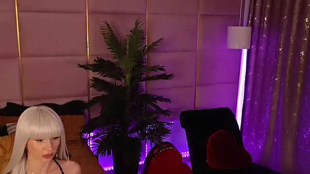 Elliblue online show from January 13, 11:49 pm