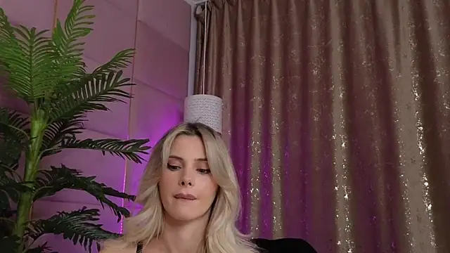 Elliblue online show from October 18, 12:57 am