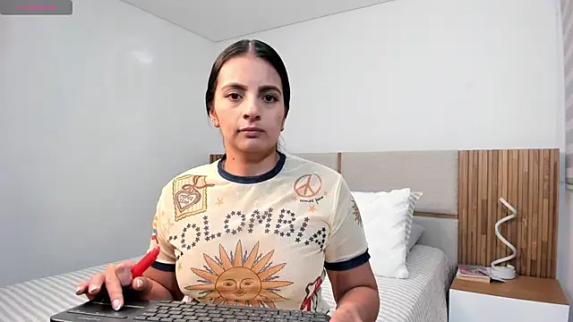 Snapshot of MalejaDiaz_ chatting on July 3, 9:54 pm MalejaDiaz online show from July 3, 9:54 pm