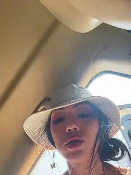 yummyrina online show from April 29, 5:30 pm