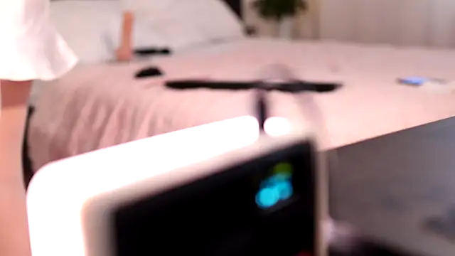 Snapshot of AnnittaStar chatting on December 5, 5:15 am AnnittaStar online show from December 5, 5:15 am