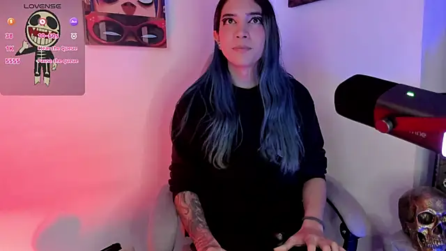 sofi pretty uwu- online show from April 27, 4:38 pm