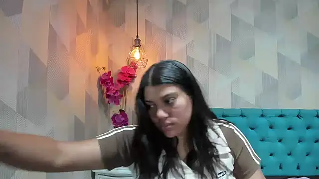 Snapshot of LindaBreeS chatting on April 18, 4:33 pm LindaBreeS online show from April 18, 4:33 pm