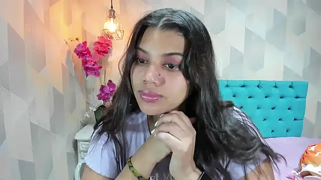 Snapshot of LindaBreeS chatting on June 18, 2:10 pm LindaBreeS online show from June 18, 2:10 pm