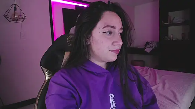 Snapshot of Andrea_Ramos chatting on December 14, 8:13 am Andrea Ramos online show from December 14, 8:13 am