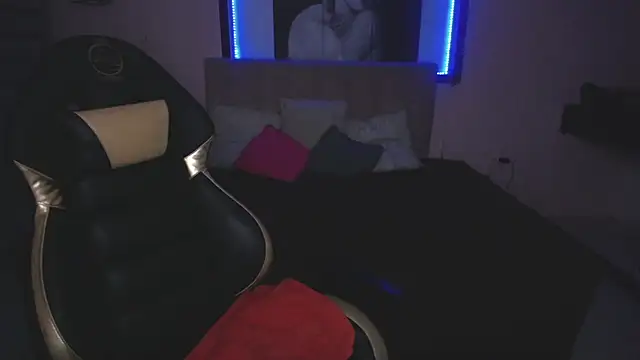 Snapshot of Andrea_Ramos chatting on October 16, 8:32 pm Andrea Ramos online show from October 16, 8:32 pm