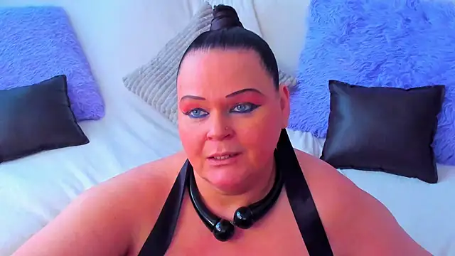 Snapshot of MilanaBiegert chatting on March 2, 12:01 pm MilanaBiegert online show from March 2, 12:01 pm