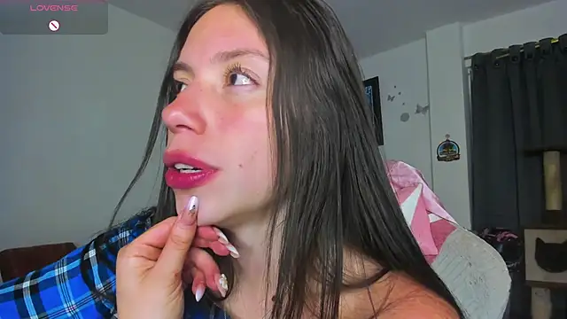 Snapshot of katty_snow chatting on May 7, 11:43 pm katty snow online show from May 7, 11:43 pm