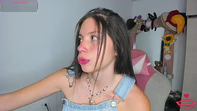 Snapshot of katty_snow chatting on July 28, 11:37 pm katty snow online show from July 28, 11:37 pm