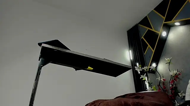 almma shy online show from February 7, 6:13 pm