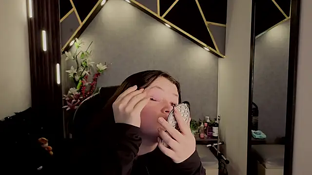 almma shy online show from September 10, 1:22 pm