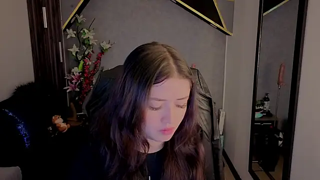 almma shy online show from October 7, 1:19 pm