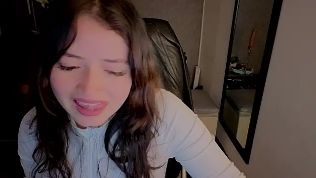 almma shy online show from October 16, 1:12 pm