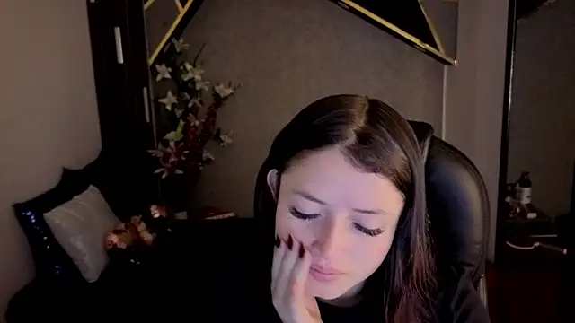 almma shy online show from November 15, 3:19 pm