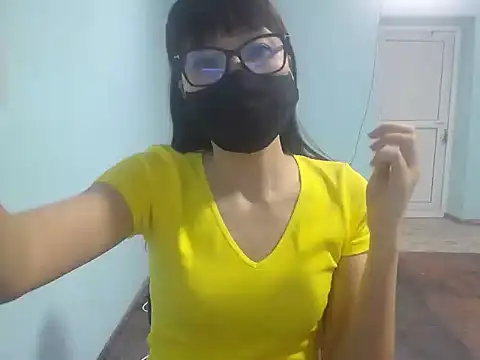 Snapshot of elllaaxx chatting on May 7, 10:42 am elllaaxx online show from May 7, 10:42 am