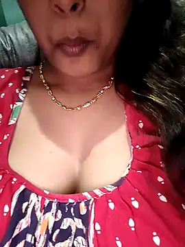 Snapshot of sexyindi_couple chatting on December 11, 2:44 pm sexyindi couple online show from December 11, 2:44 pm