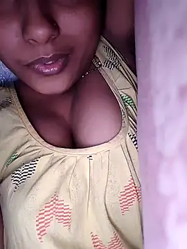 Snapshot of sexyindi_couple chatting on December 13, 7:47 am sexyindi couple online show from December 13, 7:47 am