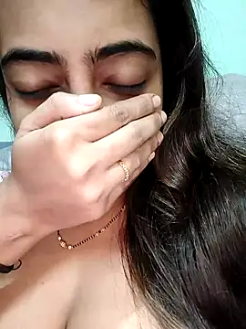 Snapshot of sexyindi_couple chatting on December 21, 5:07 pm sexyindi couple online show from December 21, 5:07 pm