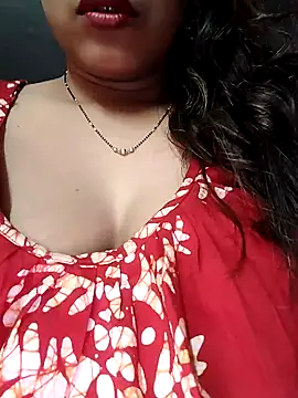 Snapshot of sexyindi_couple chatting on December 26, 1:21 pm sexyindi couple online show from December 26, 1:21 pm