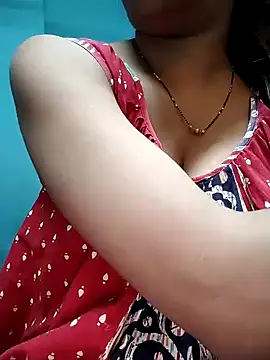 Snapshot of sexyindi_couple chatting on January 4, 5:26 pm sexyindi couple online show from January 4, 5:26 pm