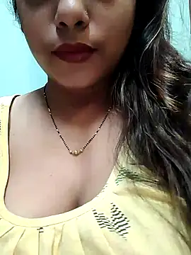 Snapshot of sexyindi_couple chatting on January 5, 3:23 pm sexyindi couple online show from January 5, 3:23 pm