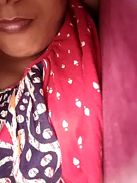 Snapshot of sexyindi_couple chatting on January 6, 11:29 am sexyindi couple online show from January 6, 11:29 am