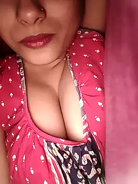 Snapshot of sexyindi_couple chatting on February 7, 8:01 am sexyindi couple online show from February 7, 8:01 am