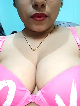 Snapshot of sexyindi_couple chatting on March 11, 5:24 pm sexyindi couple online show from March 11, 5:24 pm