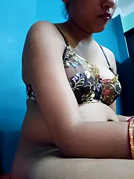 Snapshot of sexyindi_couple chatting on October 2, 12:45 pm sexyindi couple online show from October 2, 12:45 pm