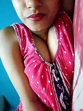 Snapshot of sexyindi_couple chatting on November 3, 1:23 pm sexyindi couple online show from November 3, 1:23 pm