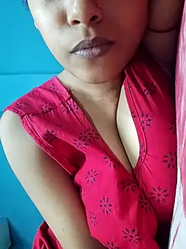 Snapshot of sexyindi_couple chatting on May 26, 7:48 am sexyindi couple online show from May 26, 7:48 am