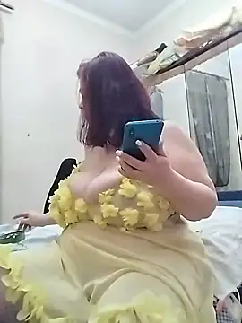 Snapshot of Lucia8600 chatting on November 18, 6:18 am Lucia8600 online show from November 18, 6:18 am